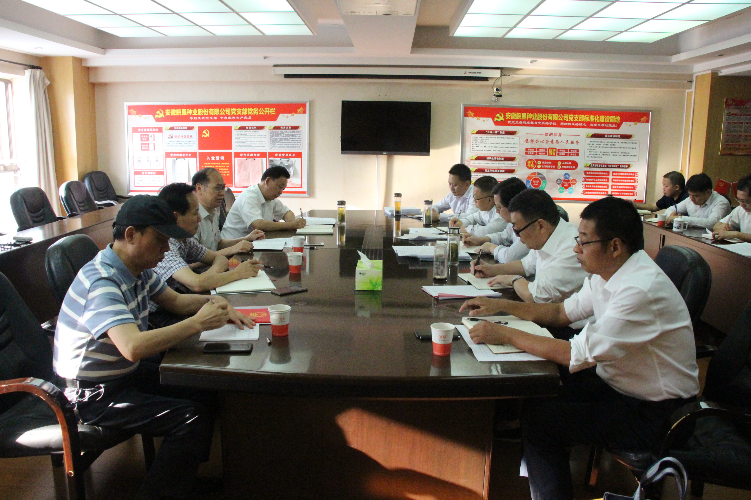 集團(tuán)公司黨委書記、董事長(zhǎng)詹先豪調(diào)研皖墾種業(yè)改革推進(jìn)工作